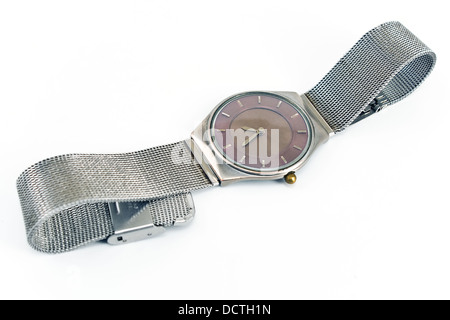 Montre-bracelet d'argent sur fond blanc Banque D'Images