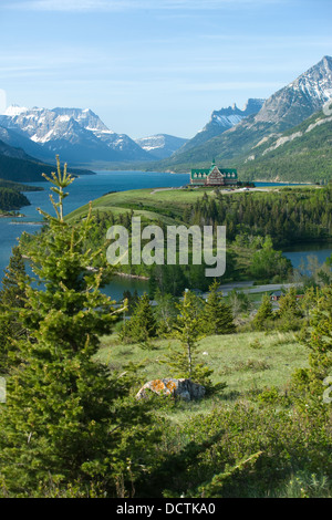 Hôtel PRINCE DE GALLES (©GREAT NORTHERN RAILWAY 1927) Waterton Lakes National Park ALBERTA CANADA Banque D'Images