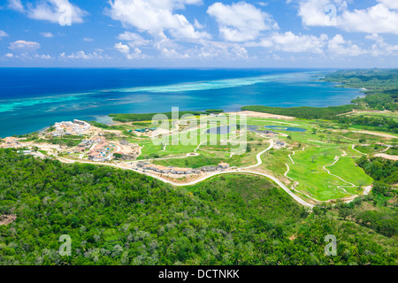 Vue aérienne du terrain de golf sur l'île de Roatan Banque D'Images