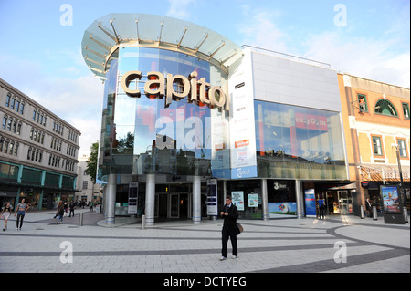 Le Capitol shopping centre sur Queens Street à Cardiff. Banque D'Images