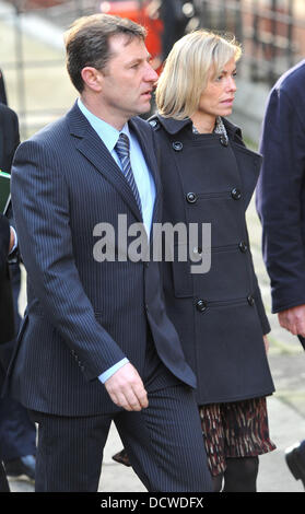 Gerry et Kate McCann arrive à témoigner à l'enquête Leveson au Royal Courts of Justice le 23 novembre 2011 à Londres, en Angleterre. 21 victimes de piratage téléphonique sera de rendre témoignage à l'enquête sur les cinq jours. L'enquête est dirigée par Lord Justice Leveson et est à la recherche dans la culture, la pratique et l'éthique de la presse au Royaume-Uni. L'enquête Banque D'Images