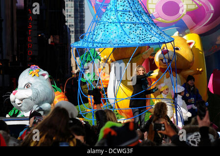 Savannah Outen, au 85e Congrès annuel de Macy's Thanksgiving Day Parade. New York, USA - 24.11.11 Banque D'Images