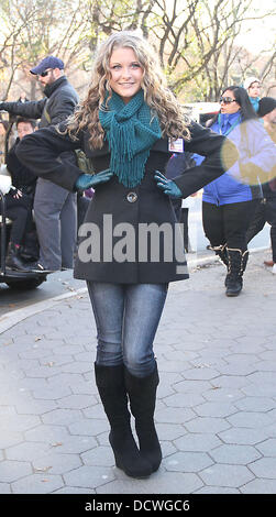 Savannah Outen, au 85e Congrès annuel de Macy's Thanksgiving Day Parade. New York, USA - 24.11.11 Banque D'Images