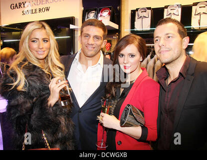 Alex Reid, Chantelle Houghton, Kerry-Lucy Latchford-Evans Lee Taylor et Gary Anderson fête de lancement sur Saville Row London, England - 24.11.11 Banque D'Images