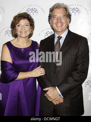 Angelina Fiordellisi et Matt Williams le stade de New York 2011 et hiver Film gala tenu à l'Hôtel Plaza - Arrivées. La ville de New York, USA - 04.12.11 Banque D'Images