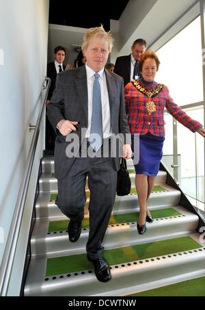 Le maire de Londres Boris Johnson Lancement de Londres l'équipe 'Amour' des bibliothèques s'est tenue à la bibliothèque de Shepherds Bush. Londres, Angleterre - 06.12.11 Banque D'Images