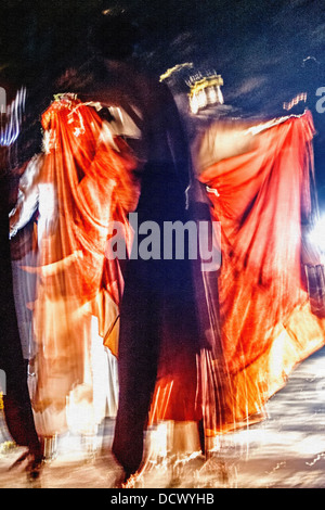 La danse mystique de la nuit appelé Sanzienelor. Nuit magique dans le folklore roumain. Banque D'Images