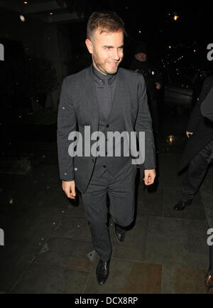 Gary Barlow laissant Scotts restaurant après dîner avec David Walliams et Lara Stone Londres, Angleterre - 13.12.11 Banque D'Images