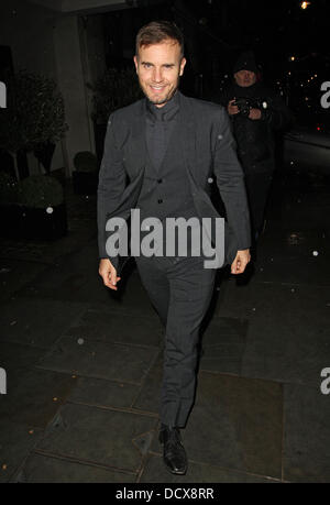 Gary Barlow laissant Scotts restaurant après dîner avec David Walliams et Lara Stone Londres, Angleterre - 13.12.11 Banque D'Images