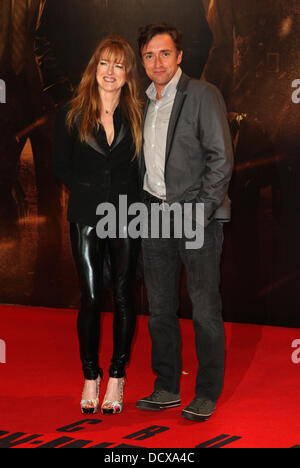 Amanda Etheridge et Richard Hammond Mission : Impossible - Ghost Protocol premiere arrivées - Londres, Angleterre - 13.12.11 Banque D'Images