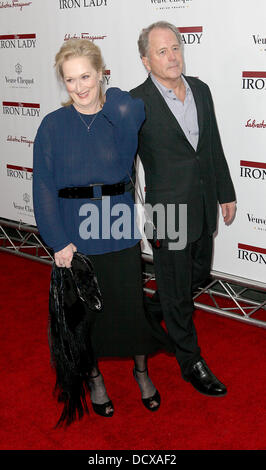 Meryl Streep et Don Gummer au New York première de "La Dame de fer" au Ziegfeld Theatre. La ville de New York, USA - 13.12.11 Banque D'Images