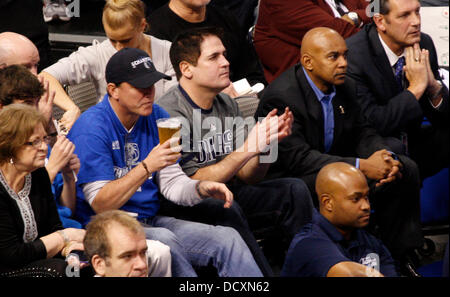 Dallas Mavericks propriétaire Mark Cuban au cours de la NBA basketball match entre les Dallas Mavericks et Miami Heat Dallas, Texas - 25.12.11 Banque D'Images