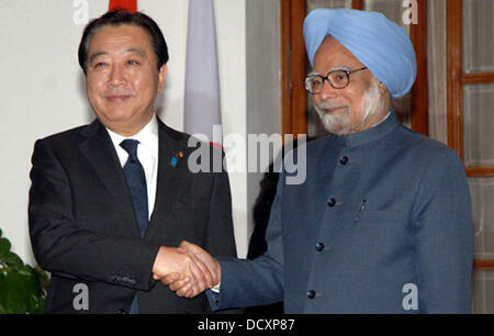 Le Premier Ministre japonais Yoshihiko Noda et le Premier Ministre indien Manmohan Singh signent une entente après des entretiens à New Delhi New Delhi, Inde - 28.12.11 Banque D'Images