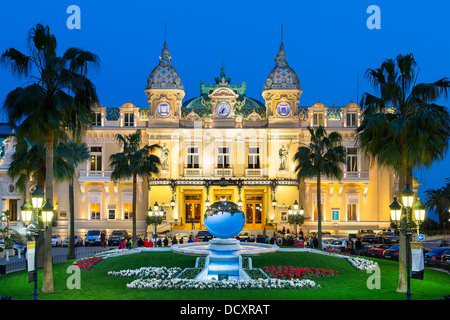 Monaco, Monte Carlo, le Casino at Dusk Banque D'Images