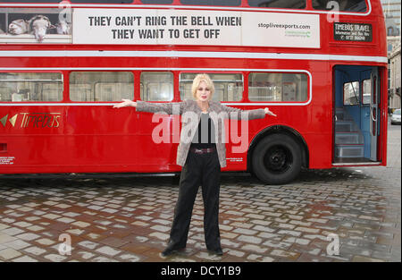 Joanna Lumley lance la campagne 2012 Compassions à Trafalgar Square. La campagne est lancée comme une protestation contre les exportations d'animaux vivants 05.01.12 - Londres, Angleterre Banque D'Images