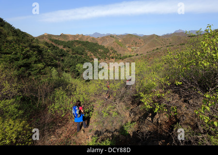 Les promeneurs sur la Grande Muraille de Chine près de Jinshanling, village Provence Beijing, Chine, Asie. Banque D'Images