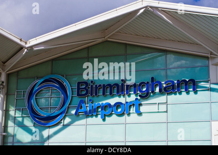 L'aéroport de Birmingham aérogare avec signe Banque D'Images