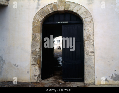 Gate à partir de laquelle les esclaves mis sur les bateaux négriers (devrait se lire "porte de non-retour) Cape Coast Castle Cape Coast au Ghana Banque D'Images