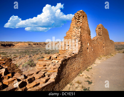 Les murs de grès de l'Anasazi grande maison de Hungo Pavi, Chaco Canyon National Historical Park, Nouveau Mexique Banque D'Images