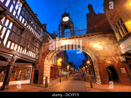 Dans la ville de Chester, SW ENGLAND UK prises au crépuscule Banque D'Images