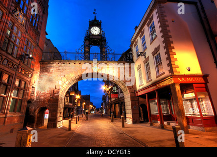 Dans la ville de Chester, SW ENGLAND UK prises au crépuscule Banque D'Images