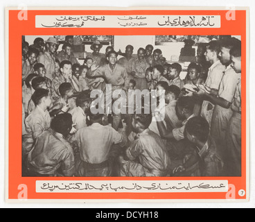 L'ensemble d d'affiches photo « Malaya Today » offre un aperçu visuel des paysages, des habitants et de la vie culturelle de la Malaisie, reflétant les conditions sociales et économiques du pays au milieu du XXe siècle. Banque D'Images