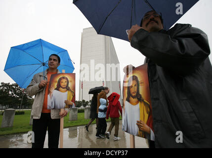 22 août 2013 - Fichier - attentats islamistes sur les églises chrétiennes et les installations en Égypte sont à la hausse suite à la destitution du Président Morsi. Ils ne sont pas protégés par la police ou la justice. Conformément à l'Egyptian Initiative for Personal Rights (EIPR), il y a eu au moins 44 attaques contre des églises chrétiennes depuis le massacre de centaines de manifestants islamistes on August 14th, 2013. Photo : Jan 2, 2011 - Los Angeles, Californie, États-Unis - Manifestants crier pendant une manifestation devant l'édifice fédéral. Des centaines de chrétiens coptes démontrer en réponse à la jour de l'an b Banque D'Images