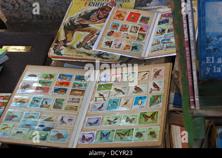 Albums de timbres cubains pour la vente, La Havane (La Habana), de Cuba, des Caraïbes. Banque D'Images
