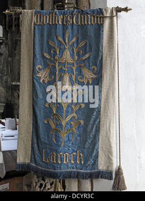 Drapeau Lacock de Mothers Union, Lacock Abbey, Lacock, Wiltshire, Angleterre, Royaume-Uni, SN15 Banque D'Images