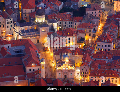 Dubrovnik Croatie. Place Luza et cathédrale de l'Assomption de la Vierge Marie. Banque D'Images