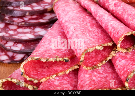 Différents types de saucissons une macro fond Banque D'Images