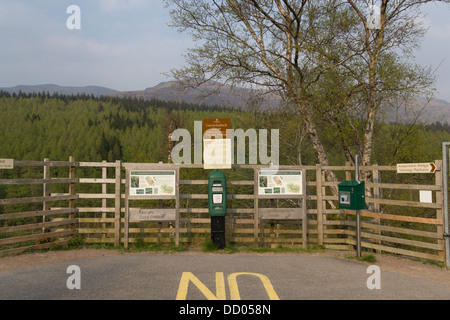 Signe pour les gorges de Corrieshalloch en Ecosse avec green zone ouverte au-delà, un endroit avec une grande beauté naturelle et des collines en arrière Banque D'Images