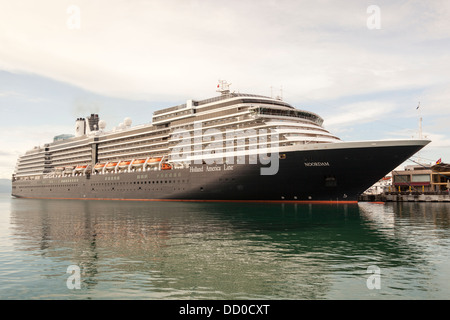 Le Noordam bateau de croisière, l'un de l'entreprise Holland America, la flotte amarrée à Kusadasi, Turquie Banque D'Images
