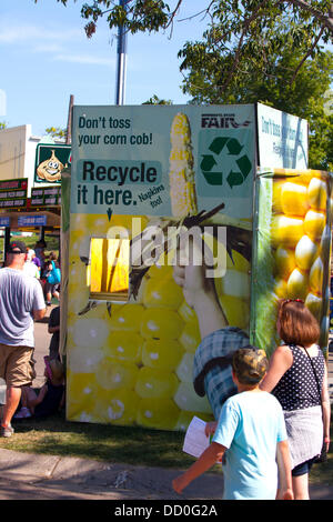 Bac de recyclage pour les épis de corm. Minnesota State Fair jour d'ouverture le jeudi 22 août 2013 St Paul Minnesota MN USA Banque D'Images