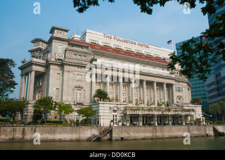 Le Fullerton Hotel dans l'ancien bâtiment du bureau de Poste Général, Singapour Banque D'Images