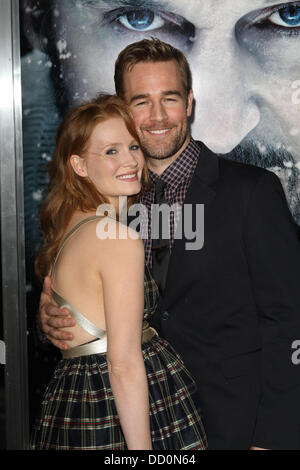 **Photos** * Fichier VAN DER BEEK EST UN NOUVEAU PAPA Ancien DAWSON'S CREEK star JAMES VAN DER BEEK célèbre après être devenu un papa nouveau mardi (13Mar12). L'épouse de l'acteur Kimberly a donné naissance au deuxième enfant du couple, un fils, et l'heureux père a pris Banque D'Images