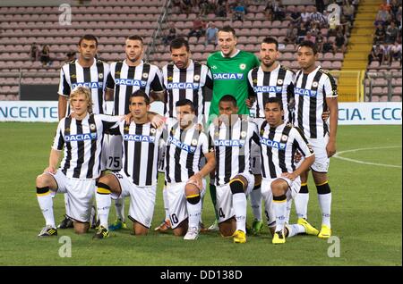 L'équipe de l'Udinese line-up du groupe, le 22 août 2013 - Football : l'UEFA Europa League Play-off 1ère manche match entre l'Udinese 1-3 Slovan Liberec au stade Nereo Rocco à Trieste (Italie). (Photo de Maurizio Borsari/AFLO) Banque D'Images