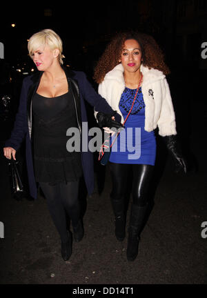 Kerry Katona et Daniella Brown laissant le Mayfair Hotel London, England - 18.01.12 Banque D'Images