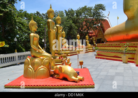 Images de Bouddha à Pratumnak Hill Pattaya - Wat Khao Phra Yai pour naissance les jours de la semaine Banque D'Images