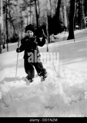 Un jeune skieur - - 2128211 Banque D'Images