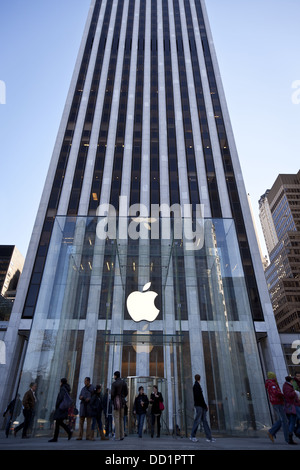 New York - l'ordinateur Apple store rénové cube de verre sur la 5e Avenue à New York, le 9 janvier, 2012 Banque D'Images