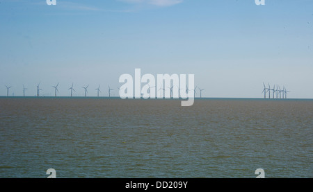 Gunfleet Sands parc éolien offshore à 7 kilomètres des Clacton-on-Sea et Holland de la côte d'Essex dans le Nord de l'estuaire de la Tamise Banque D'Images