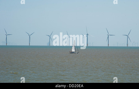 Gunfleet Sands parc éolien offshore à 7 kilomètres des Clacton-on-Sea et Holland de la côte d'Essex dans le Nord de l'estuaire de la Tamise Banque D'Images