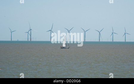 Gunfleet Sands parc éolien offshore à 7 kilomètres des Clacton-on-Sea et Holland de la côte d'Essex dans le Nord de l'estuaire de la Tamise Banque D'Images