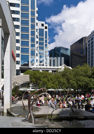 Dh Lambton Quay WELLINGTON NEW ZEALAND travailleurs Ville pause déjeuner Midland Park centre square bâtiments gratte-ciel Banque D'Images