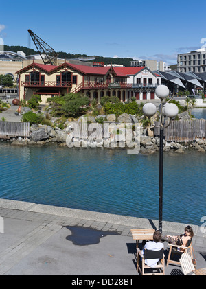 dh Lambton Harbour WELLINGTON NOUVELLE-ZÉLANDE Alfresco café couple lagune Star Boating Club Boatshed Waterfront Banque D'Images