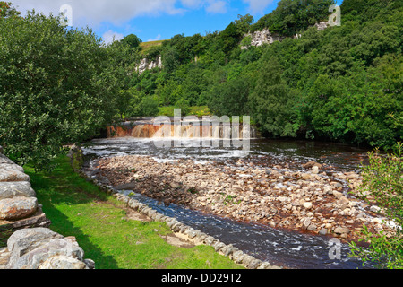 La rivière Swale à Force par Cotterby Wath Wain cicatrice près de Keld, Swaledale, Yorkshire du Nord, Yorkshire Dales National Park, England, UK. Banque D'Images