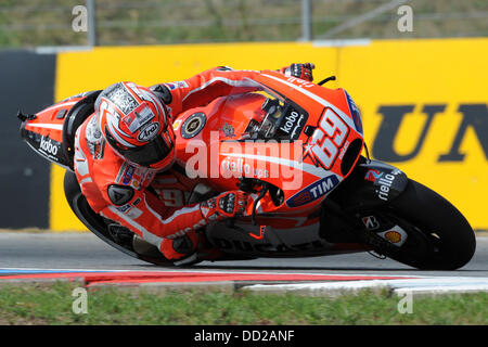 Brno, République tchèque.23 août 2013. Nicky Hayden (Ducati Team) lors de la séance d'essais libres à Brno crédit circuit : Gaetano Piazzolla/Alamy Live News Banque D'Images