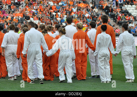 Les participants du spectacle en costumes du module Banque D'Images