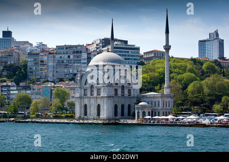 La mosquée de Dolmabahçe à Istanbul, Turquie. Banque D'Images